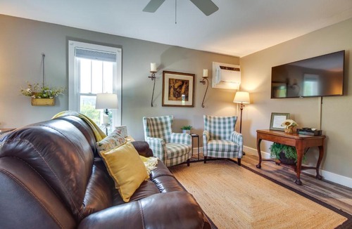Cotter House | Updated Cotter Cottage: Walk to White River!