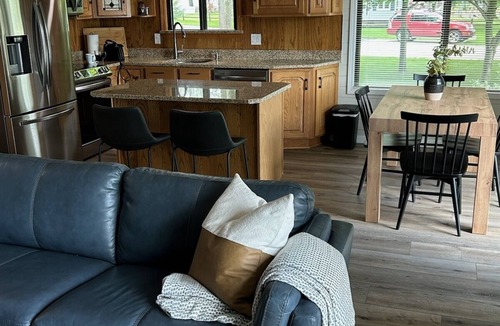 Gladwin House | Updated lakefront house - Gladwin