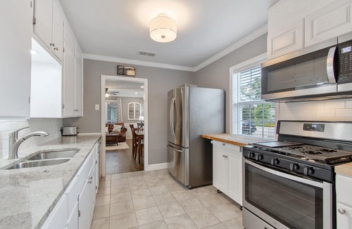 Arlington Heights House | Updated, Pet Friendly 3 Bedroom Home with the Perfect Location.