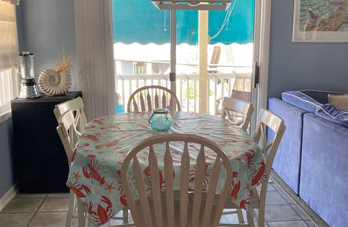 South End Condo | Updated Top Floor Condo 1 1/2 block to beach with off street parking