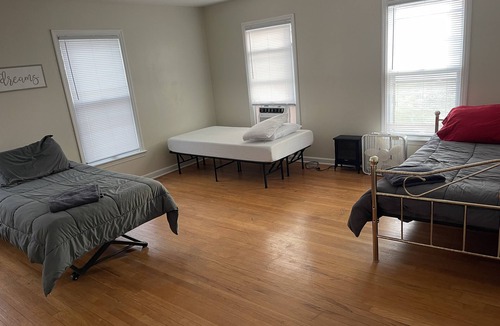 Pittsfield House | Upgraded farmhouse between Springfield Illinois and St.Lous Missouri