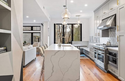 Pennsport House | Upmarket Large Modern Home with a Spacious Office & Garden