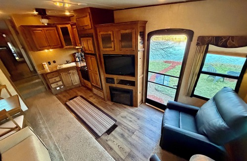 Dorchester House | Upper Iowa river Camper