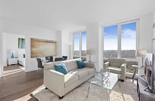 White Plains Apartment | Upscale Downtown 2BR | Lux Amenities | Laundry