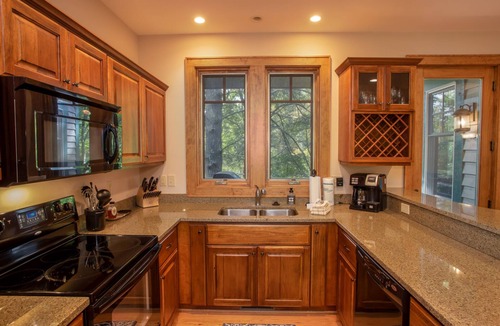 Foscoe Condo | Upscale Echota Condo with Forest Views