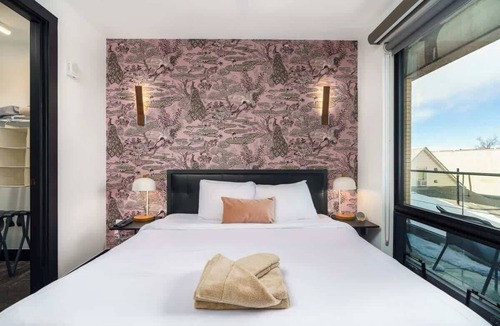 Berkeley Hotel | Upscale Flat with Rooftop Patio & Mountain Views!