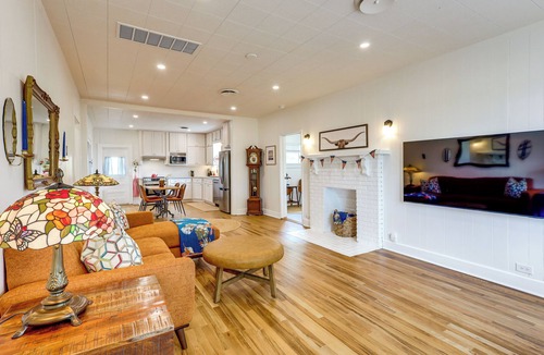 Milam County House | Upscale Home on 120 Acres: Near Wedding Venues!