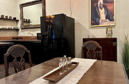 Okemah Apartment | Upscale Inn With Historical Distinction and Modern Comfort