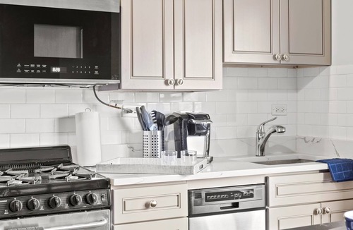 Sheridan Park Apartment | Uptown NEW and MODERN 1BR Wrigleyville area PRIME