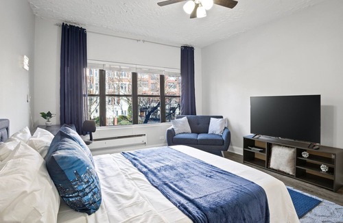 Sheridan Park Apartment | Uptown NEW and MODERN 1BR Wrigleyville area PRIME