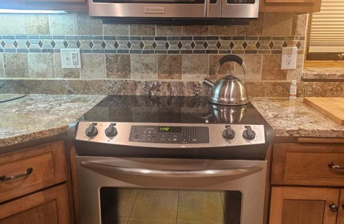 East Bloomington House | Urban Cabin Near MOA and MSP 31day stays allowed