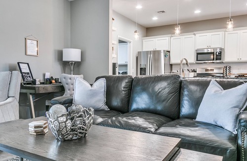 Wheatland House | Urban Home w/Fireside Fun