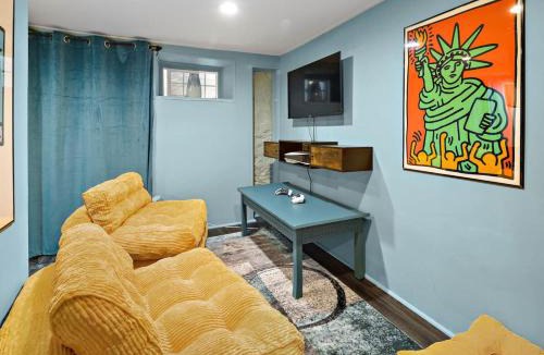 McGinley Square Apartment | Urban Oasis 3BR Duplex w/Patio Easy NYC Access