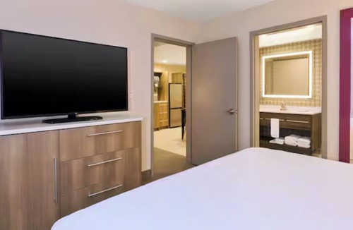Wilmington Hotel | Urban Oasis! 4 Units w/FREE Breakfast and Kitchen! Pets Allowed, Parking!