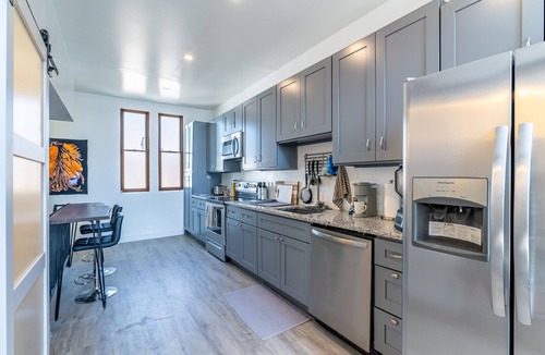 East Passyunk Crossing House | Urban Oasis in Philly! Private Rooftop, 2 workspaces, included GARAGE AT REQUEST