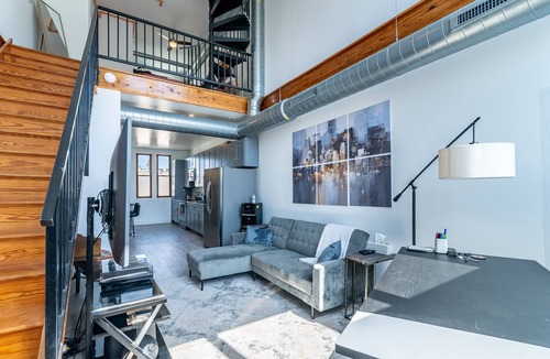 East Passyunk Crossing House | Urban Oasis in Philly! Private Rooftop, 2 workspaces, included GARAGE AT REQUEST