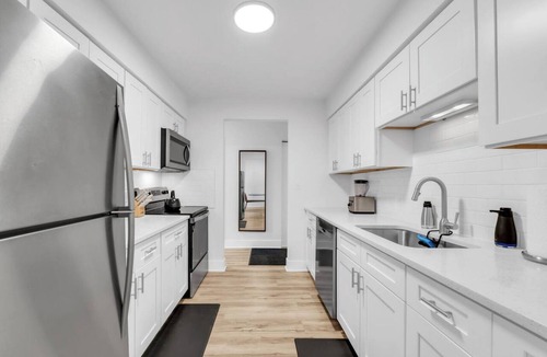 Oak Park Apartment | Urban Oasis in the Heart of Oak Park