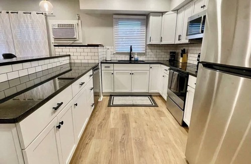 Joslyn Castle Apartment | Urban Retreat Near UNMC w/Free Parking