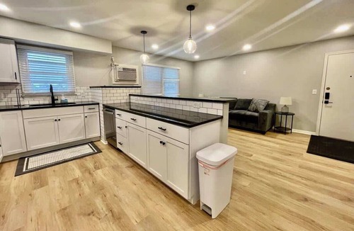 Joslyn Castle Apartment | Urban Retreat Near UNMC w/Free Parking