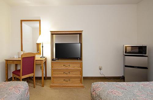 Urbana Hotel | Urbana Inn & Suits