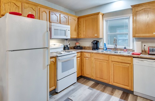 Urbandale House | Urbandale Oasis: Game Room, Patio, Grill & More!