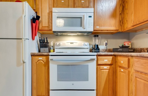 Urbandale House | Urbandale Oasis: Game Room, Patio, Grill & More!