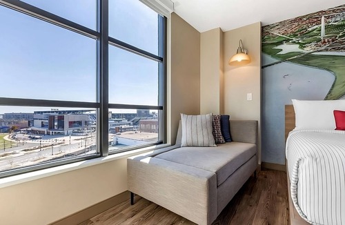 Buzzard Point House | Vacation Day Is Always A Great Idea! 2 Great Units, On-Site Bar, Rooftop Lounge