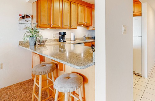 Midtown Ocean City Condo | Vacation Retreat in Oceanfront Complex w/Free WiFi, Central AC, W/D