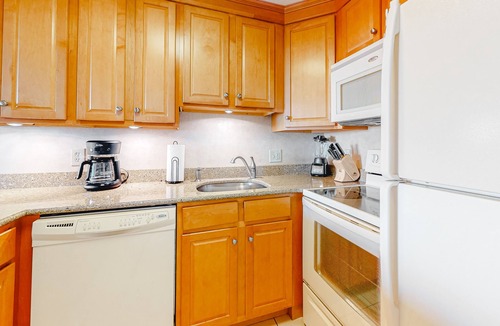 Midtown Ocean City Condo | Vacation Retreat in Oceanfront Complex w/Free WiFi, Central AC, W/D