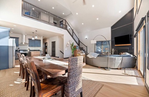 Lead House | Valley Vista Retreat - New 5BR Cabin