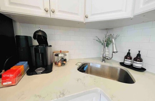 The Village Apartment | VAN VORST HOUSE | Prime Location Minutes to NYC