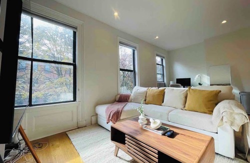 The Village Apartment | VAN VORST HOUSE | Prime Location Minutes to NYC