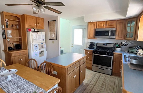 Deep Hole House | Vanity Fair - 4BR/2.5B w/lg screened in porch and decks! LINENS & TOWELS