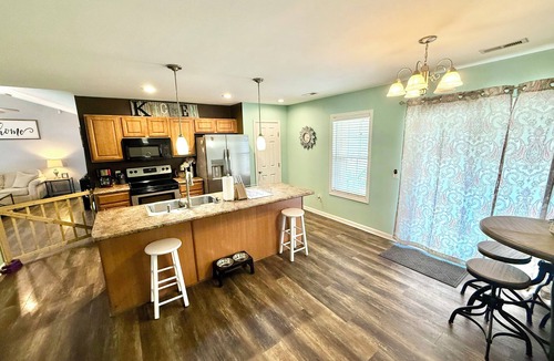 Leland House | Vegeta's Den — Pet-Friendly Leland Retreat