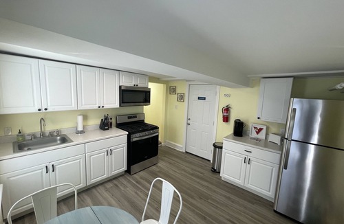 Ventnor City Apartment | Ventnor Beach Apartment Steps to Sand Workspace