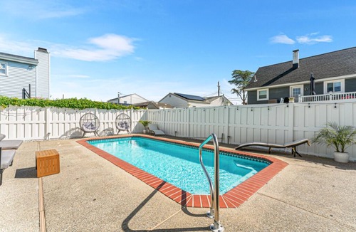 Ventnor City House | Ventnor Getaway - 6 Bedrooms, Pool, Walk to Beach