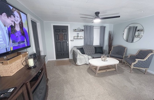 Fort Smith House | Very cute 3 bedroom house, BBQ, fire pit, outdoor movie, pizza oven, gated