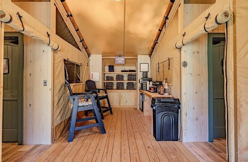 Newport RV Rental | Vibrant Creekside Safari Tent Oasis near Smoky Mountain in Tennessee