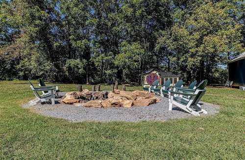 Newport RV Rental | Vibrant Creekside Safari Tent Oasis near Smoky Mountain in Tennessee