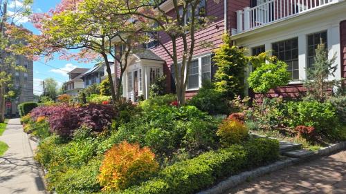St. George Apartment | Victorian Mansion facing the Statue of Liberty