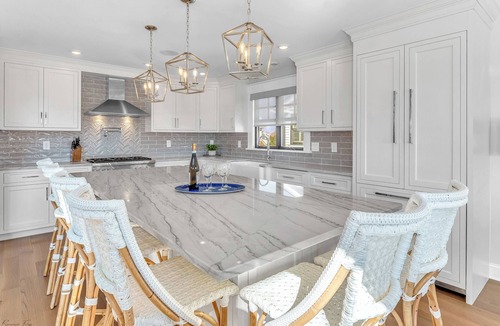 Avalon House | Victory Bliss - 6 bedroom/6 on-suite - Sleeps 16 - Pool & Elevator by Victory