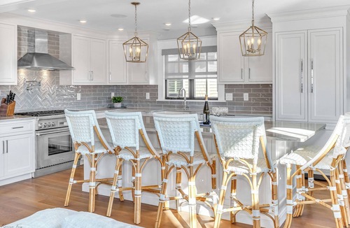 Avalon House | Victory Bliss - 6 bedroom/6 on-suite - Sleeps 16 - Pool & Elevator by Victory