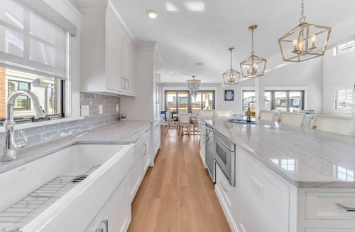 Avalon House | Victory Bliss - 6 bedroom/6 on-suite - Sleeps 16 - Pool & Elevator by Victory