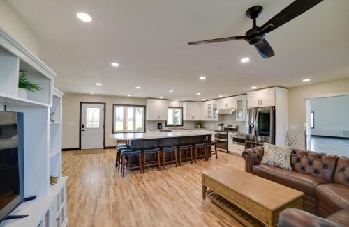 Renner House | Views, Hot Tub & Rooftop Deck! Iowa Family Home