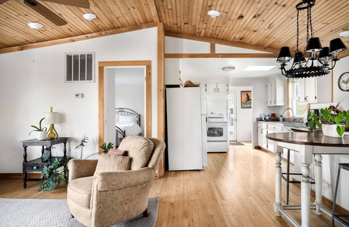 Blue Ridge Cottage | Vineyard Cottage at Tranquility Farm & winery