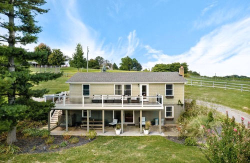 Blue Ridge Cottage | Vineyard Cottage at Tranquility Farm & winery