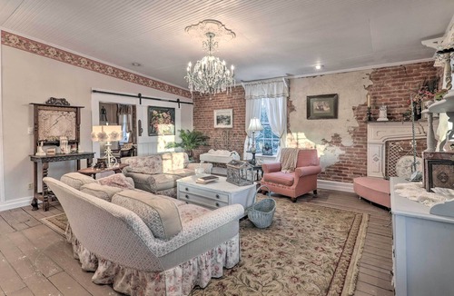 Calvert Apartment | Vintage Calvert Apartment w/ Large Balcony!