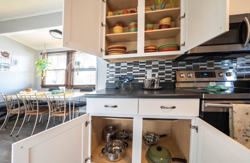 Sioux Falls House | Vintage Experience - Mid Century Retro Retreat- 2 Bedroom in Central Sioux Falls