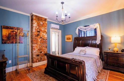 Maryville House | Vintage High St. Suite Wellness Suite