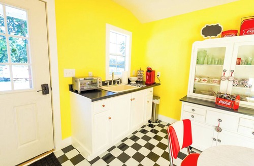 Park Hill House | Vintage themed house in Tahlequah Oklahoma on highland cow farm!